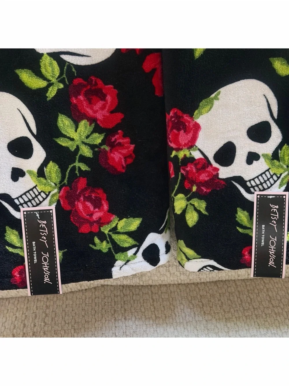 Betsey Johnson Bath Towels 2pc Set Skull Garden Black Cotton 28x52 Halloween NWT